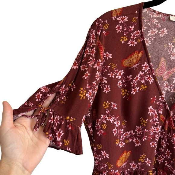 Madewell Tie-Sleeve Wrap Top in Butterfly Sanctuary, Size 2 - Picture 7 of 10